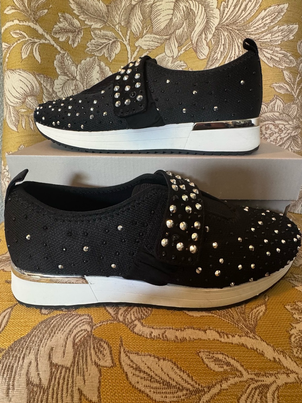 Kenneth Cole Reaction Black Slip-On Rhinestone Sneakers New Size 9